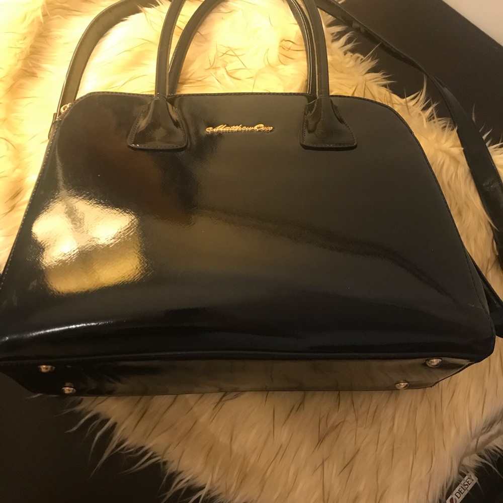 Like new Navy handbag 👜